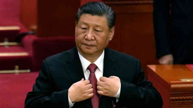 China apunta a familias y amigos para devolver a cientos de ‘fugitivos’, según informe.