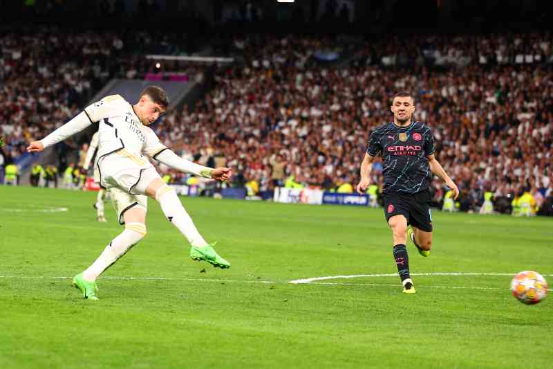 Valverde anotó un espectacular gol de volea para igualar para el Madrid al final
